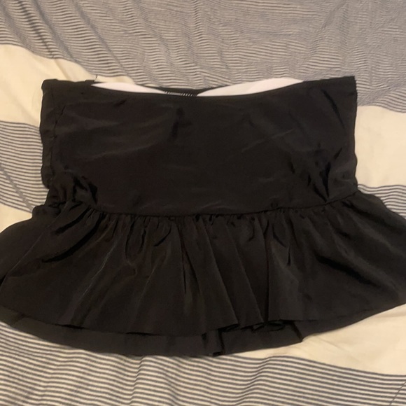 Black swimsuit top with ruffle detailing, XL - Picture 3 of 6